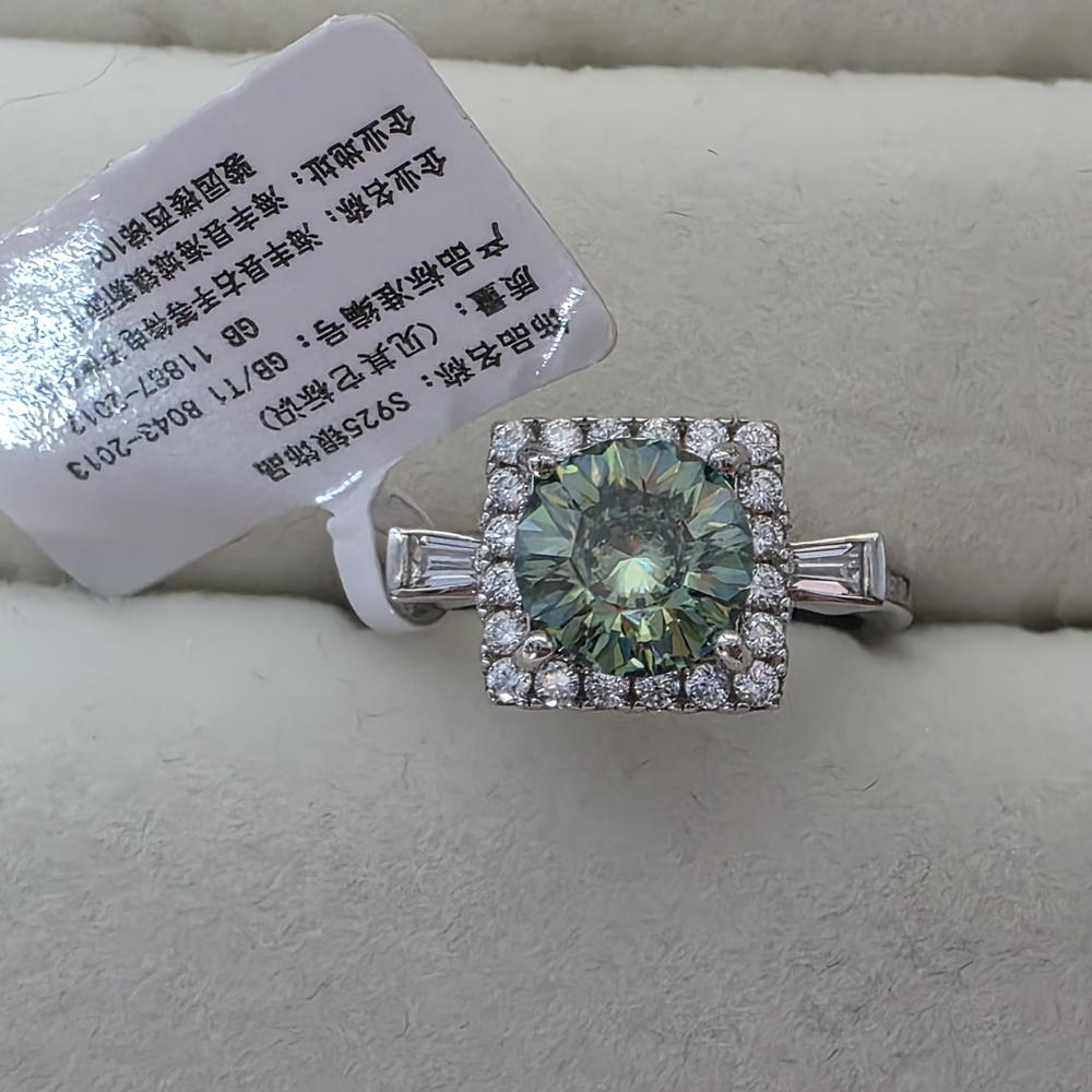 Elegant Silver and Green Gemstone Ring